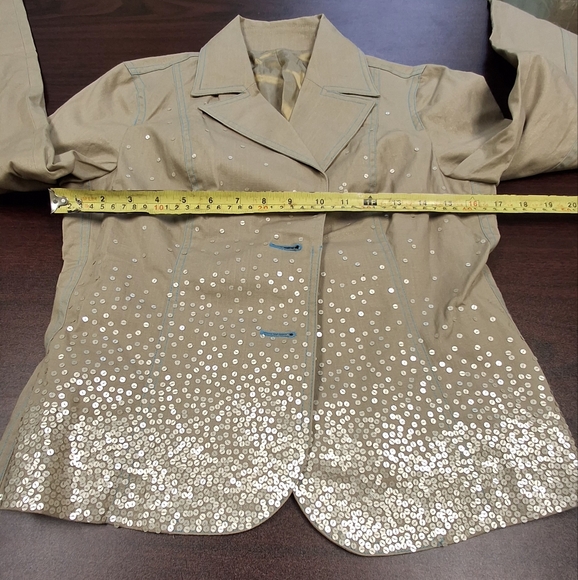 Blazer - Picture 9 of 10